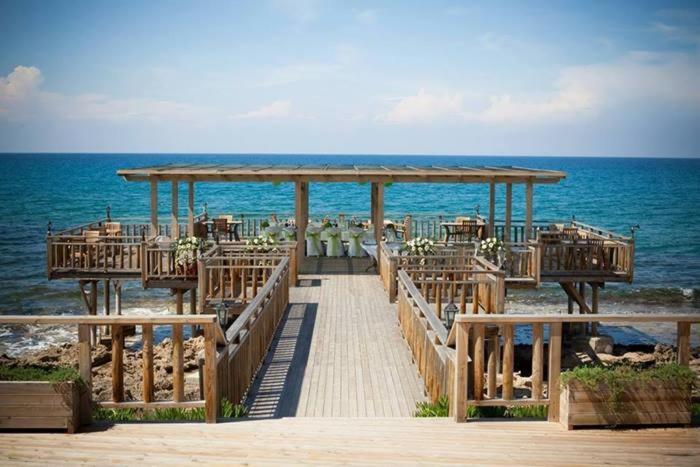 Zambak Holiday Village & Restaurant Superb Seafront Location ! Agios Georgios  ภายนอก รูปภาพ